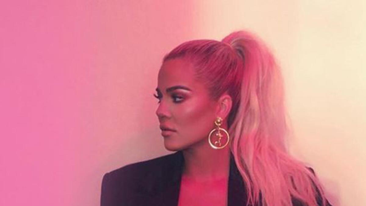 Khloé Kardashian posando en Instagram