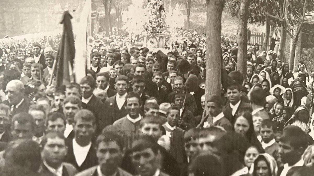 Elementos del archivo fotográfico de Marcelo Giraldo Buhavén y acto de donación.