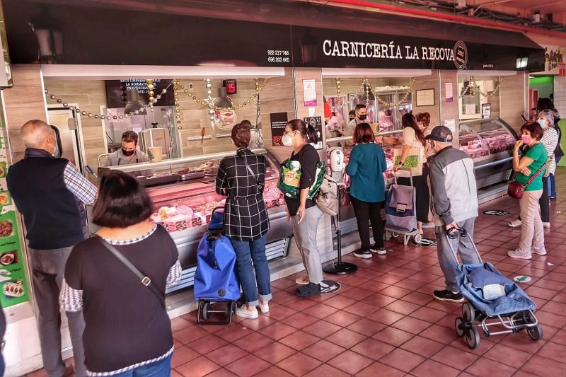 Mercado de Santa Cruz. Compras para la cena de Nochevieja