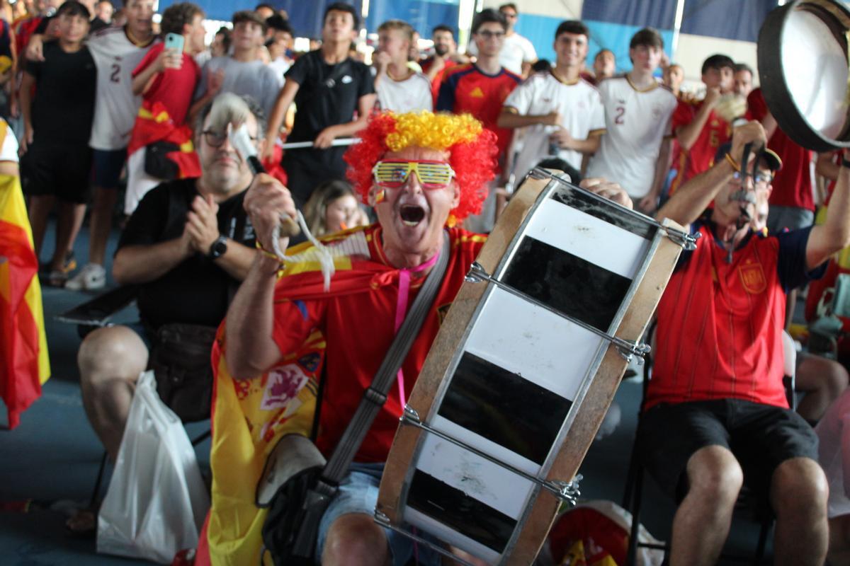 Fotogalería | Badajoz vive con emoción y nervios el Francia-España