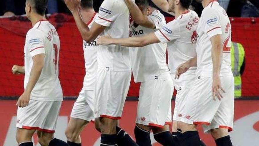 El Sevilla celebra uno de sus goles hace unos días ante el Madrid.