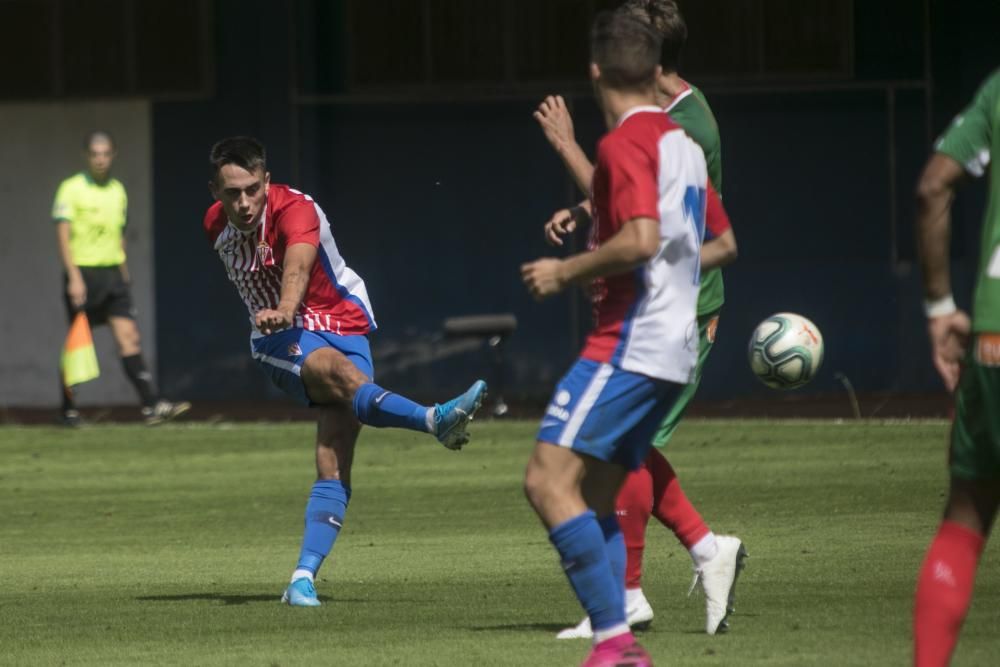 El partido entre el Sporting de Gijón y el Alavés, en imágenes