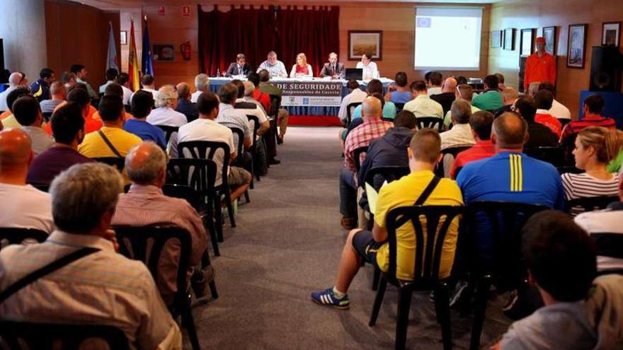 El curso de seguridad de la Feria de Caza llenó la sala.