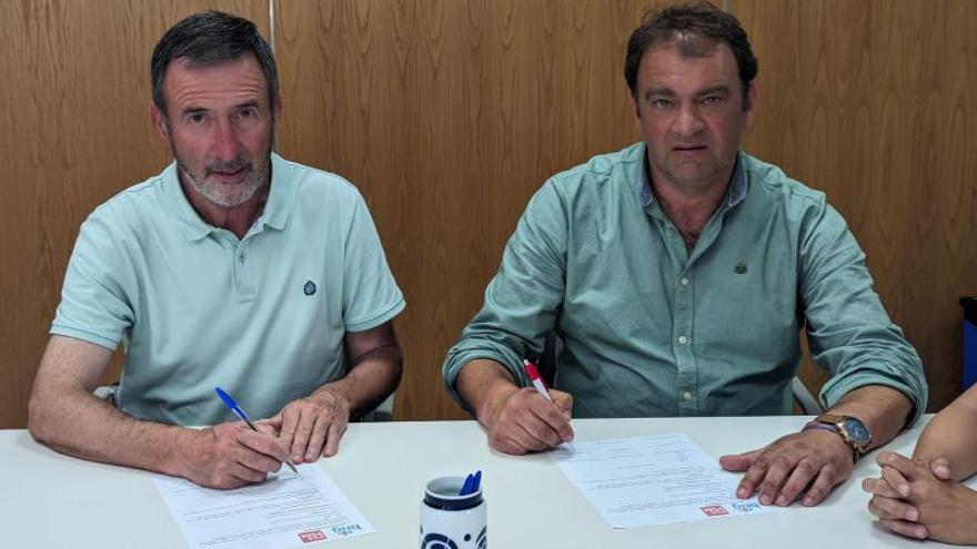 El alcalde Abraldes y Sanmartín, en la firma del acuerdo