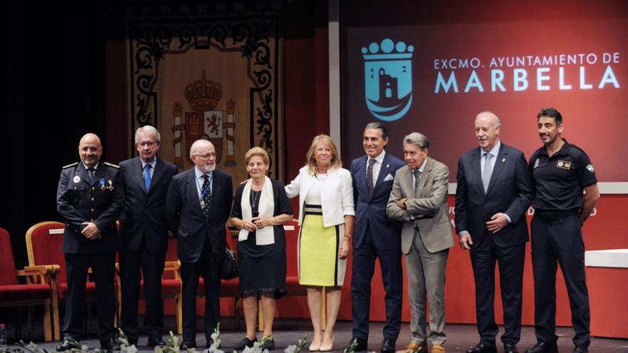 Marbella rinde homenaje a sus vecinos predilectos y a sus Hijos Adoptivos