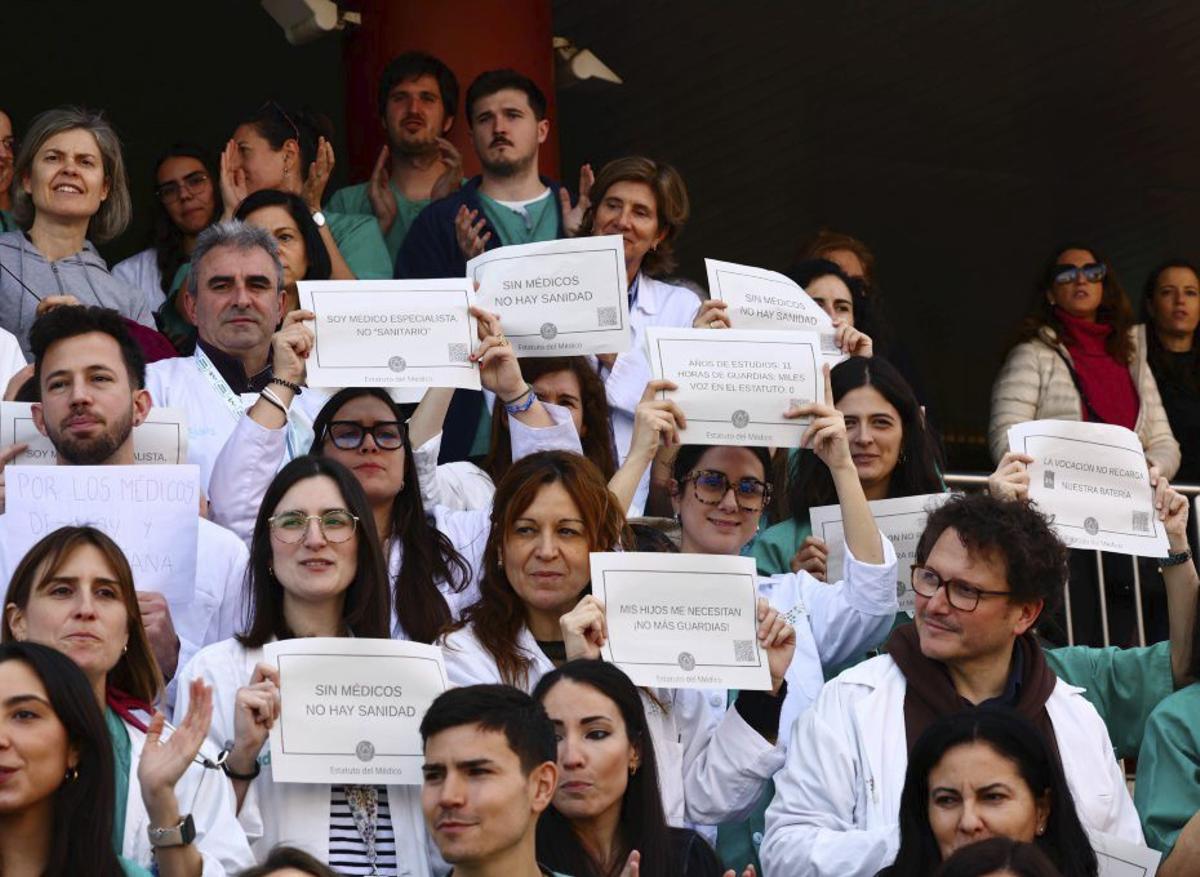 La nova setmana de protestes dels metges arrenca amb seguiment desigual