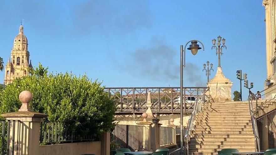 Susto en Murcia tras un incendio de un coche cerca de Espinardo