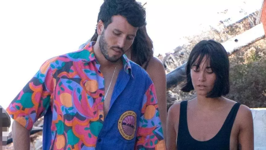 Sebastián Yatra sufre un curioso 'percance' en presencia de Aitana