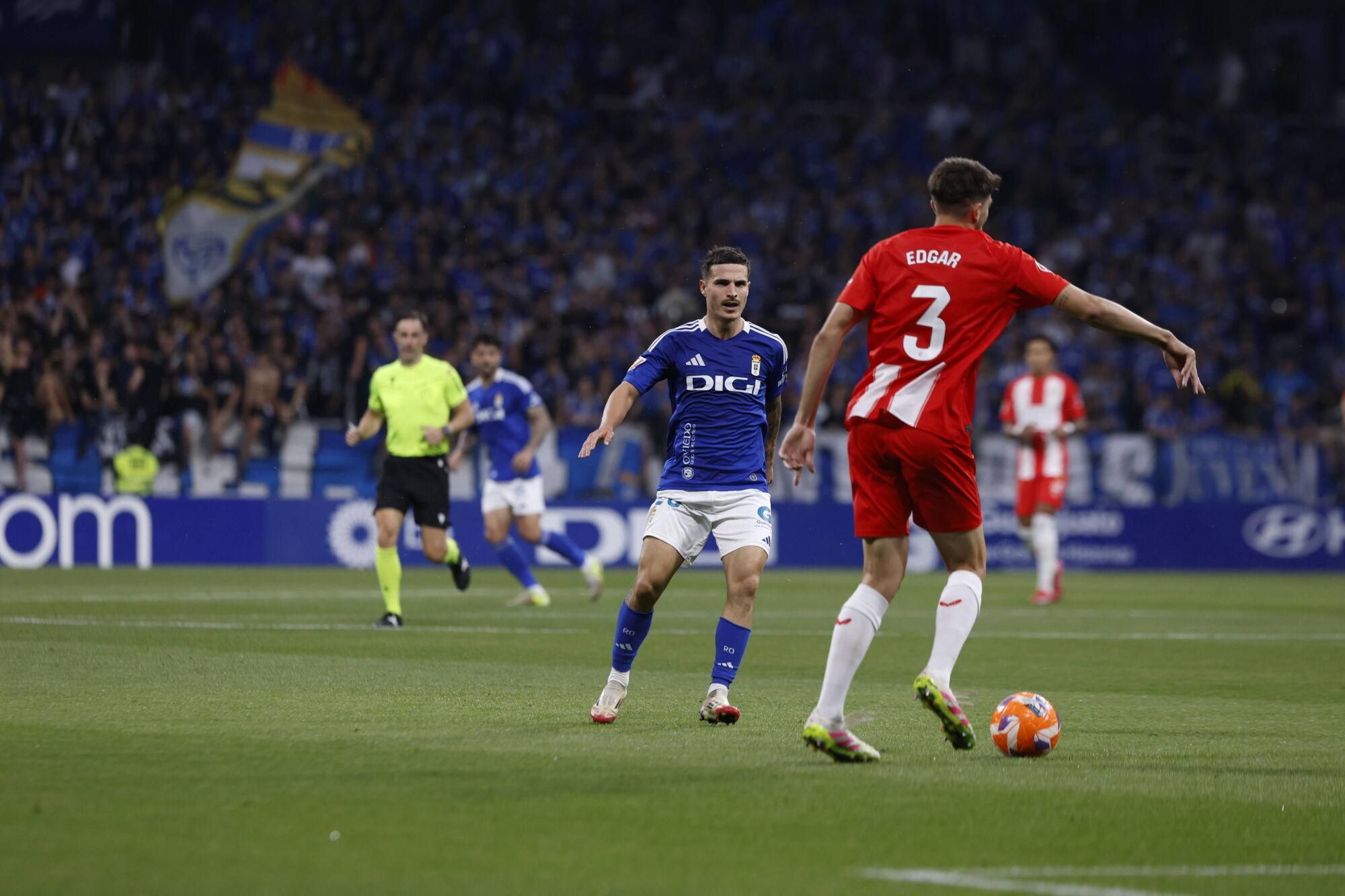 EN IMÁGENES: Ambientazo en la vuelta del play off entre Oviedo y Almería en el Carlos Tartiere