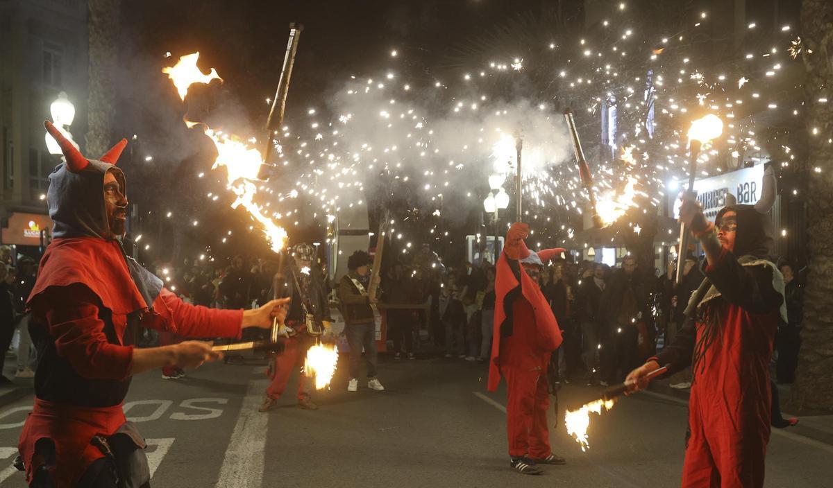 Correfocs en el Entierro de la Sardina de 2025.