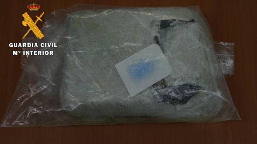 Detenido un viajero de un autobús con 875 gramos de cocaína en el equipaje