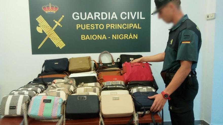 Los bolsos decomisados en Patos. // Guardia Civil