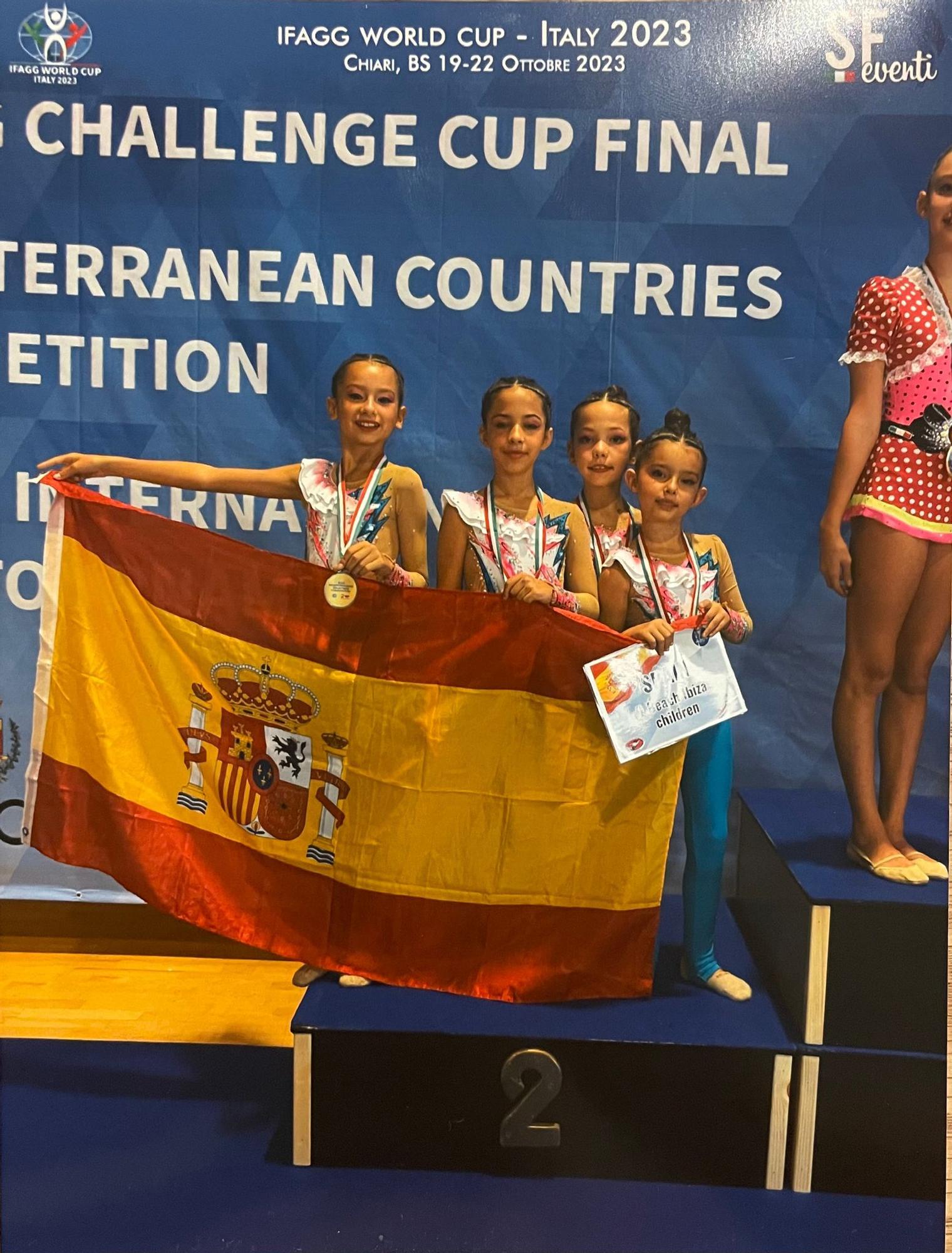 Descubre las fotos de las dos medallas en gimnasia estética de dos equipos de Ibiza