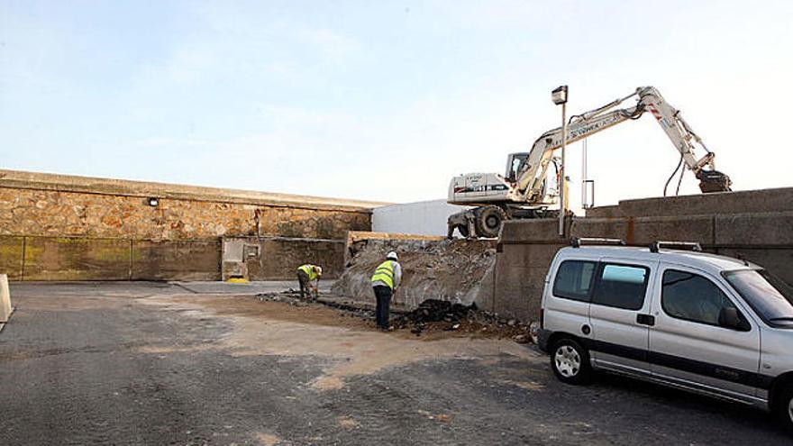 Les obres van començar ahir amb la construcció de la zona de càrrega i descàrrega de materials.