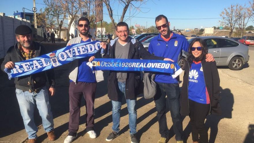 Sevilla tiene un color especial: el azul del Oviedo