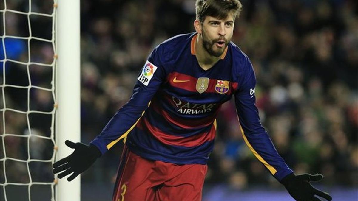 Piqué celebra su cuarto tanto contra el Espanyol