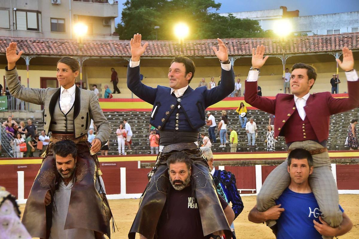 Fotogalería | Las imágenes de la corrida de rejones de la feria de Plasencia Fotogalería | Las imágenes de la corrida de rejones de la feria de Plasencia