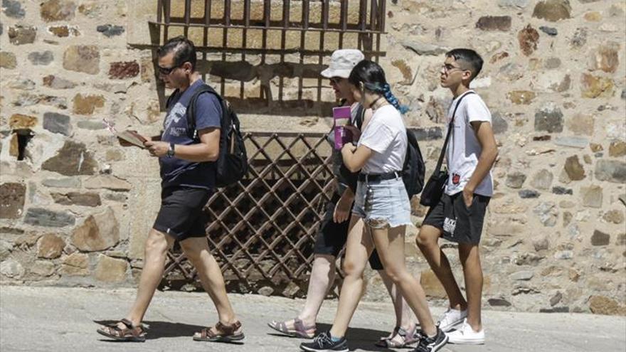 Villar defiende el aumento de pernoctaciones frente a la bajada de turistas