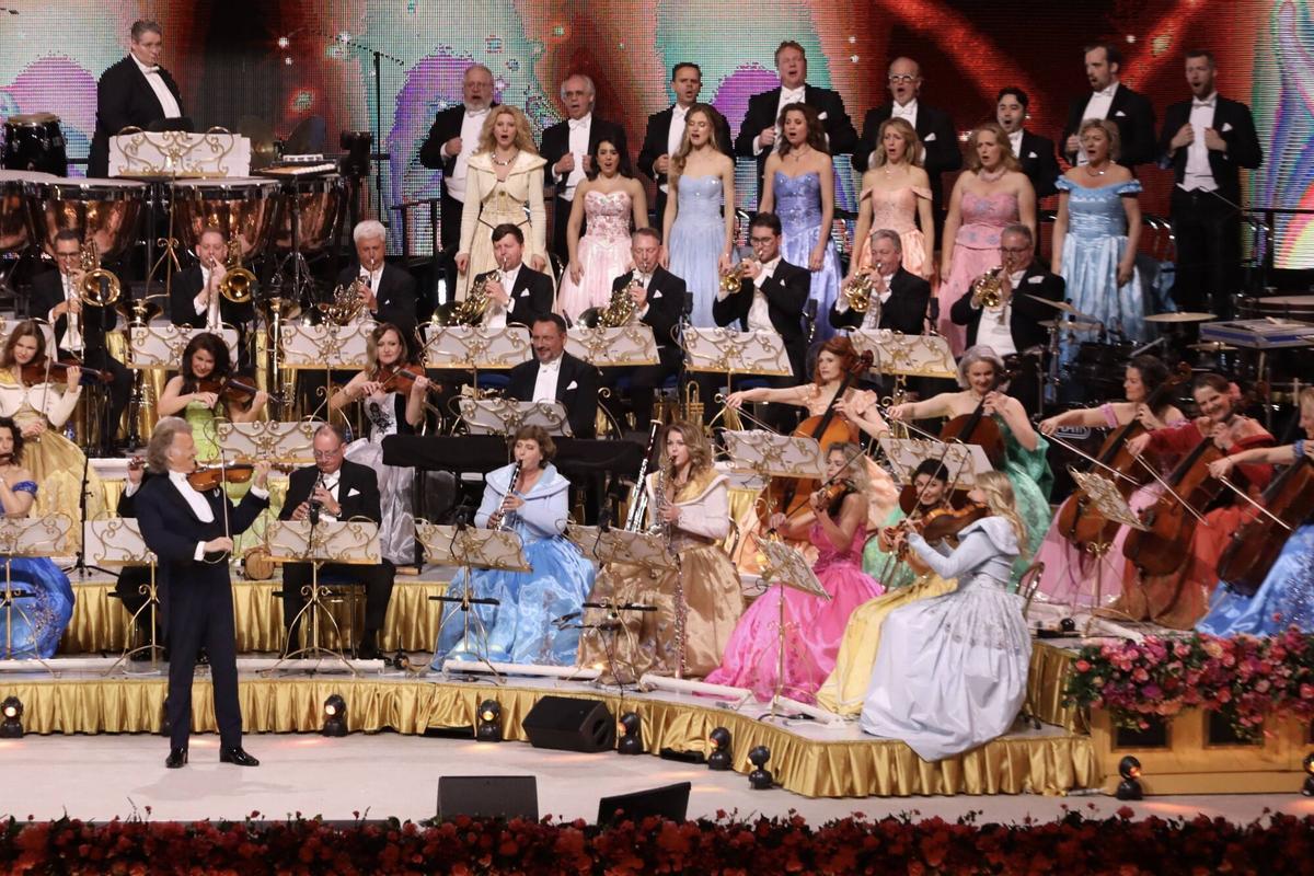 Nueva fiesta alegre y cálida en torno a la música a cargo de André Rieu Nueva fiesta alegre y cálida en torno a la música a cargo de André Rieu