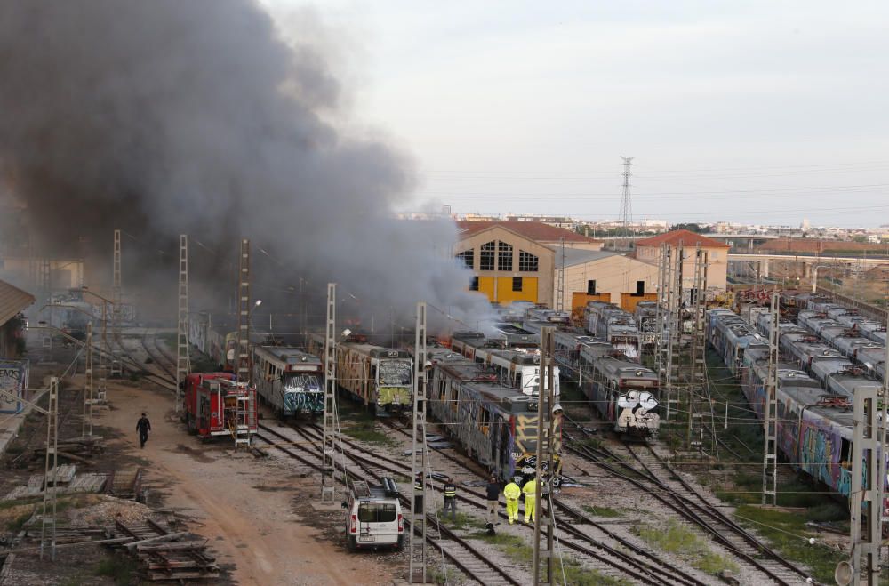 Incendio en un antiguo taller de FGV de Torrent