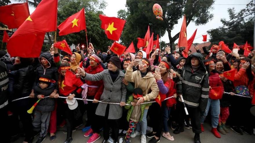 Escándalo en Vietnam por unas azafatas en lencería en un vuelo de futbolistas