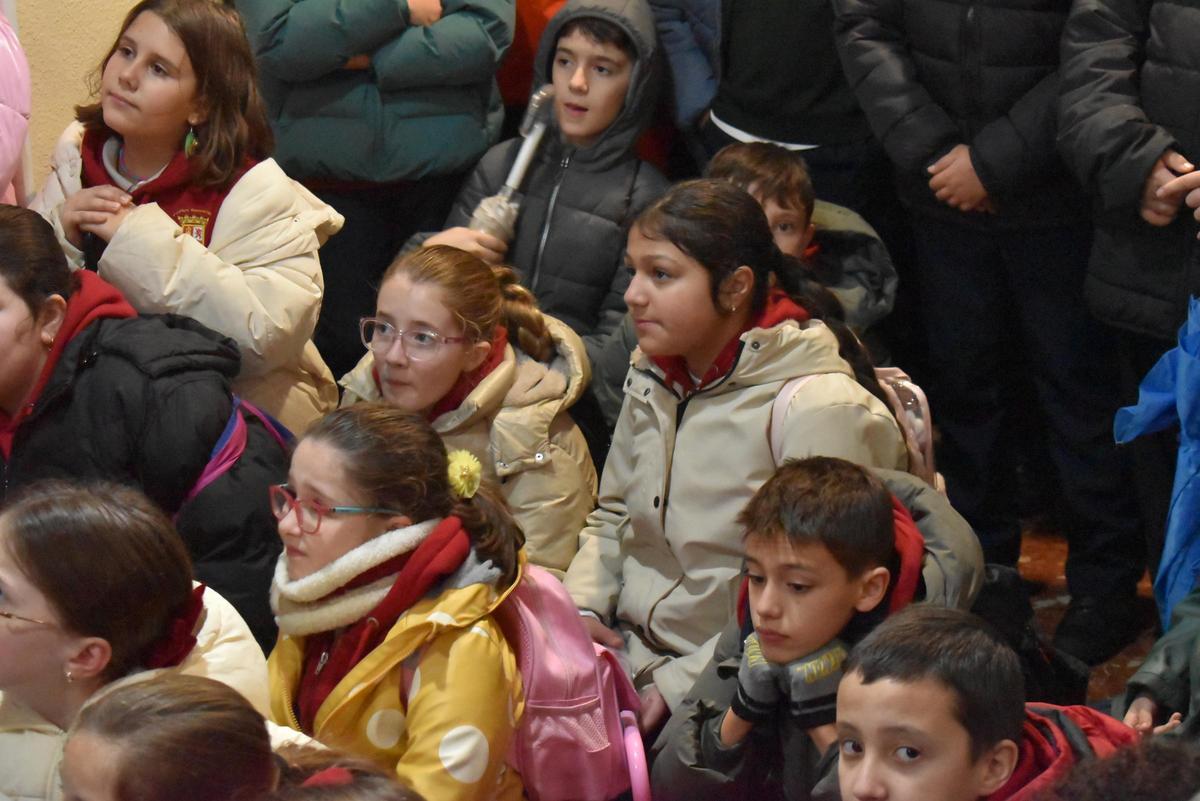 Fotogalería | El colegio María Auxiliadora de Cáceres visita El Periódico Extremadura