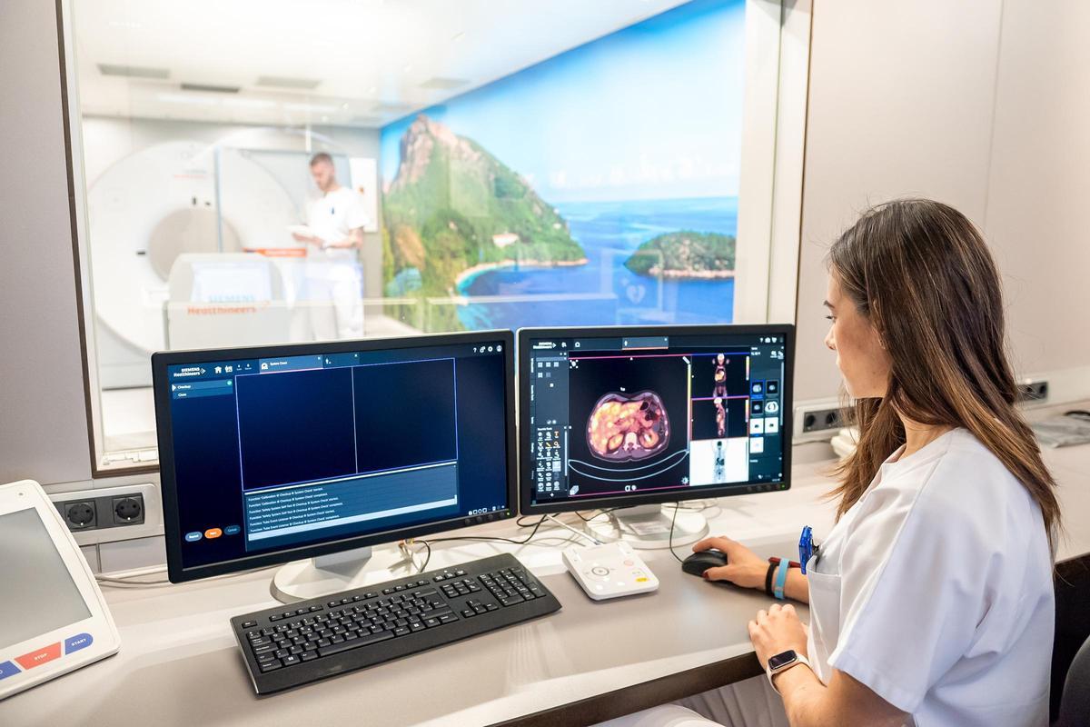 Das nuklearmedizinische Team der Clínica Rotger bei der Arbeit mit dem digitalen PET-CT.