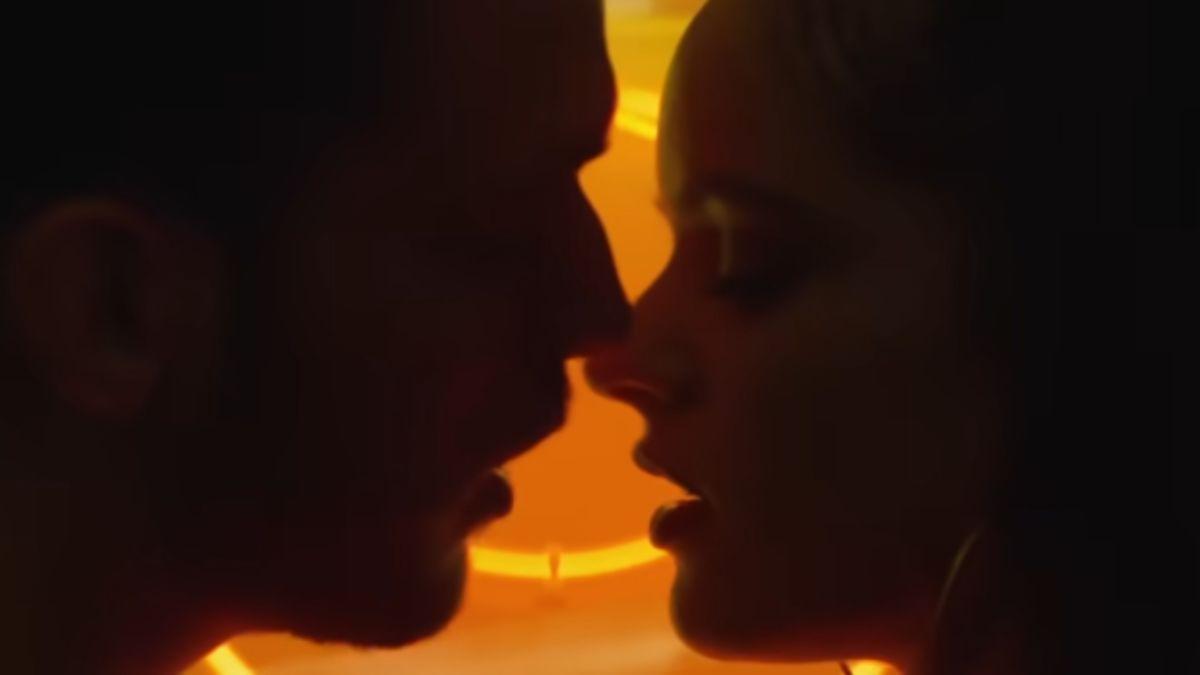 Rosalía y C.Tangana en el videoclip de 'Antes de morirme'