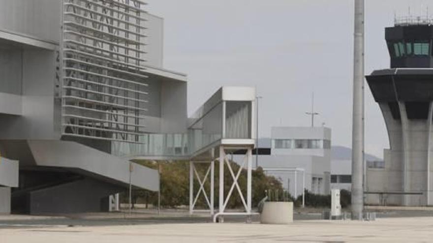 Instalaciones del aeropuerto de Corvera, Murcia.