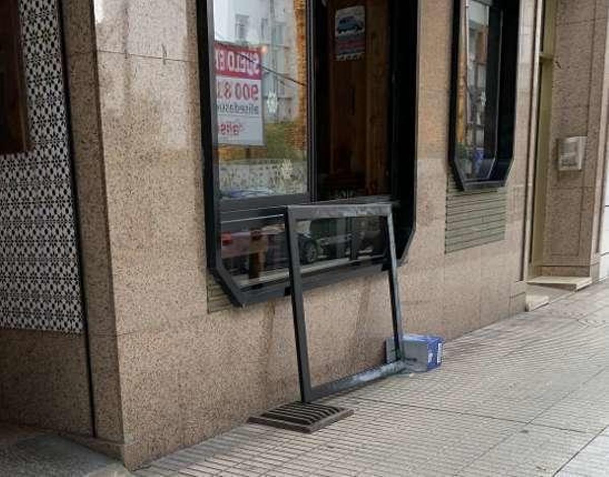 El local asaltado en la avenida del Cristo de Oviedo.