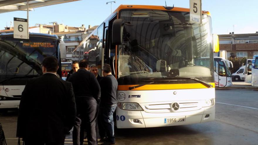 Un bus de la companyia a l&#039;estació de Manresa.