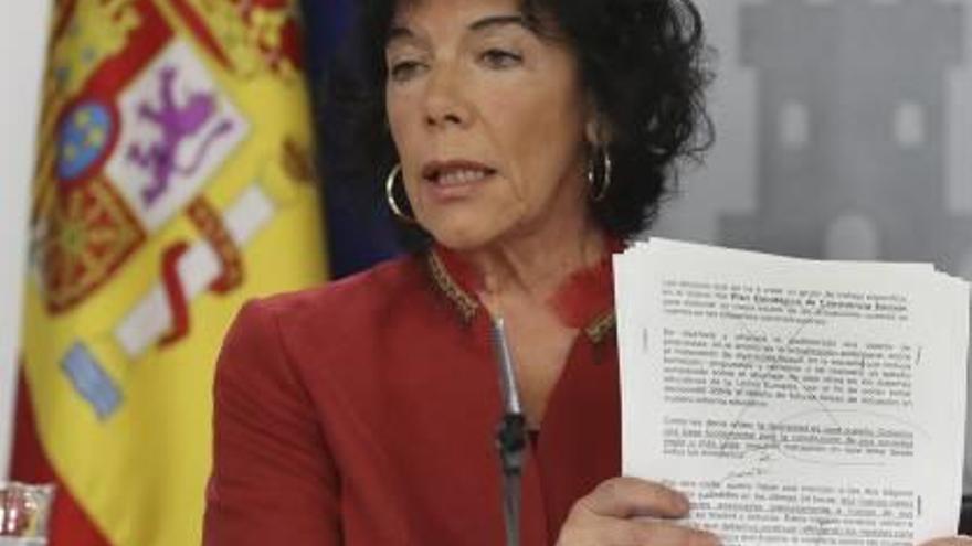 La portaveu del Govern, Isabel Celaá, ahir, en roda de premsa