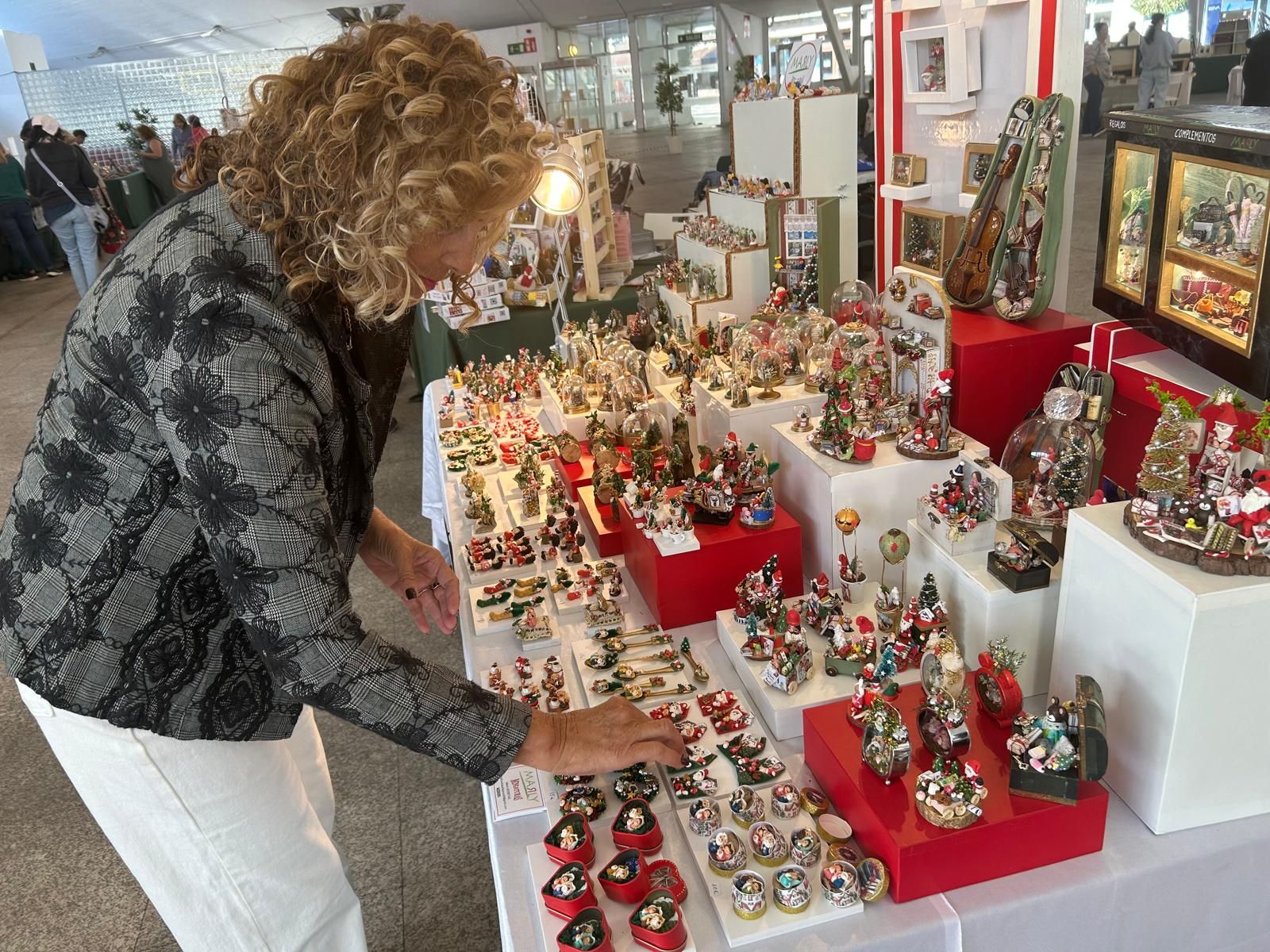 Feria de miniaturas de casas de muñecas en Pola de Siero
