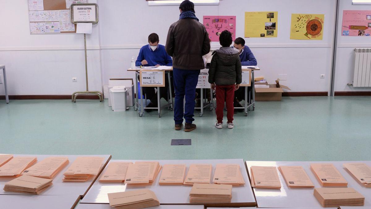 Ciudadanos votando en uno de los últimos comicios.