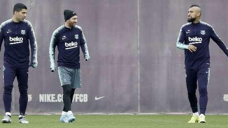 Suárez, Messi y Vidal, en el entrenamiento de ayer. // Efe