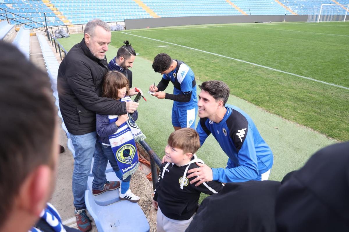 Así ha sido el entrenamiento de puertas abiertas del Hércules CF Así ha sido el entrenamiento de puertas abiertas del Hércules CF