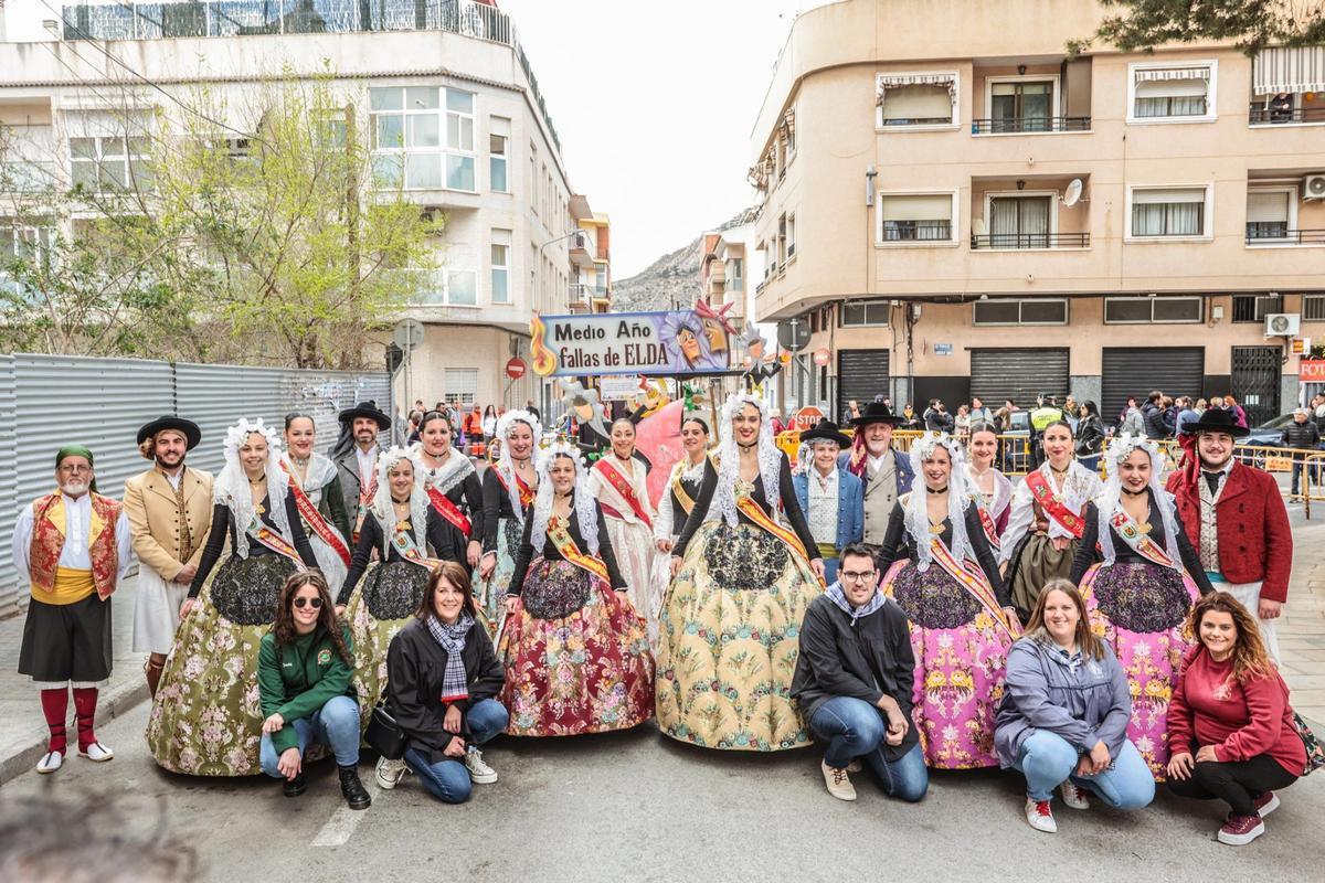 Elda celebra el Medio Año de sus Fallas