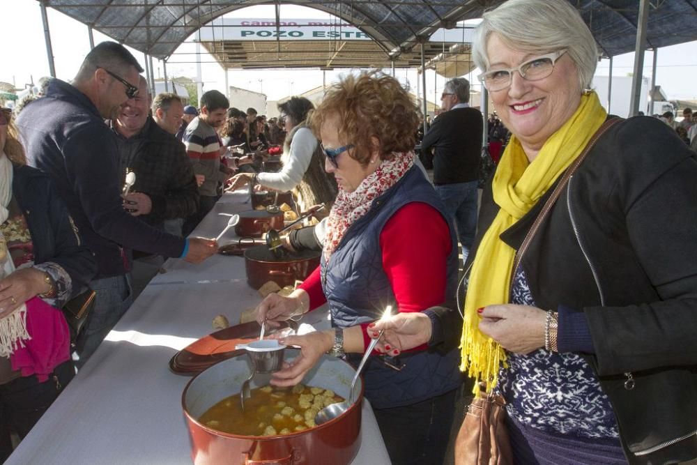 Reparto de pelotas en Pozo Estrecho por San Fulgencio