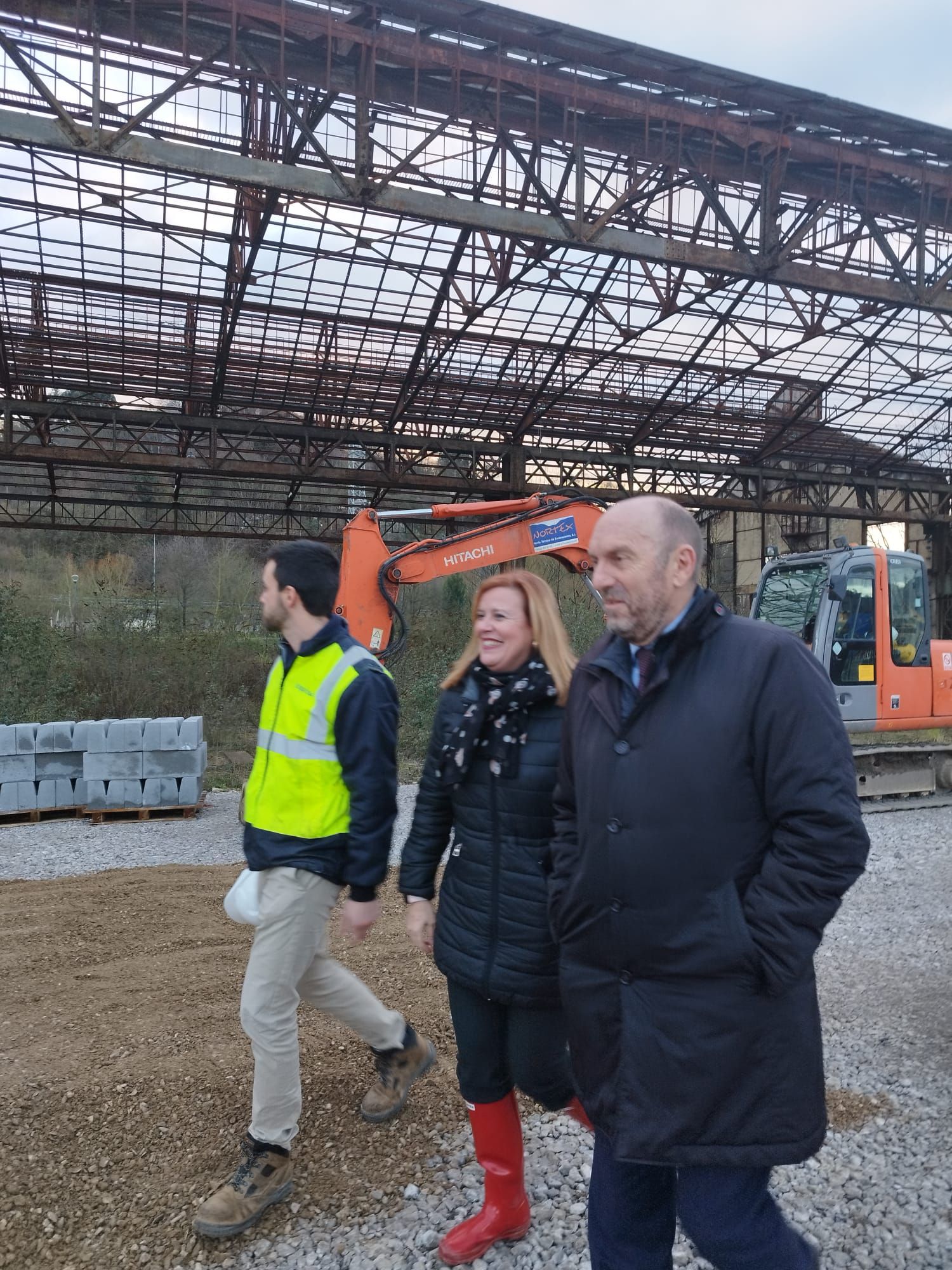 Obras de acceso al futuro ferial de talleres del Conde, en Langreo