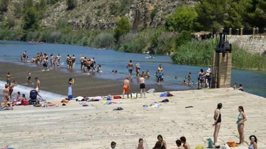 La última víctima mortal no disuade a los bañistas de l&#039;Assut de Antella