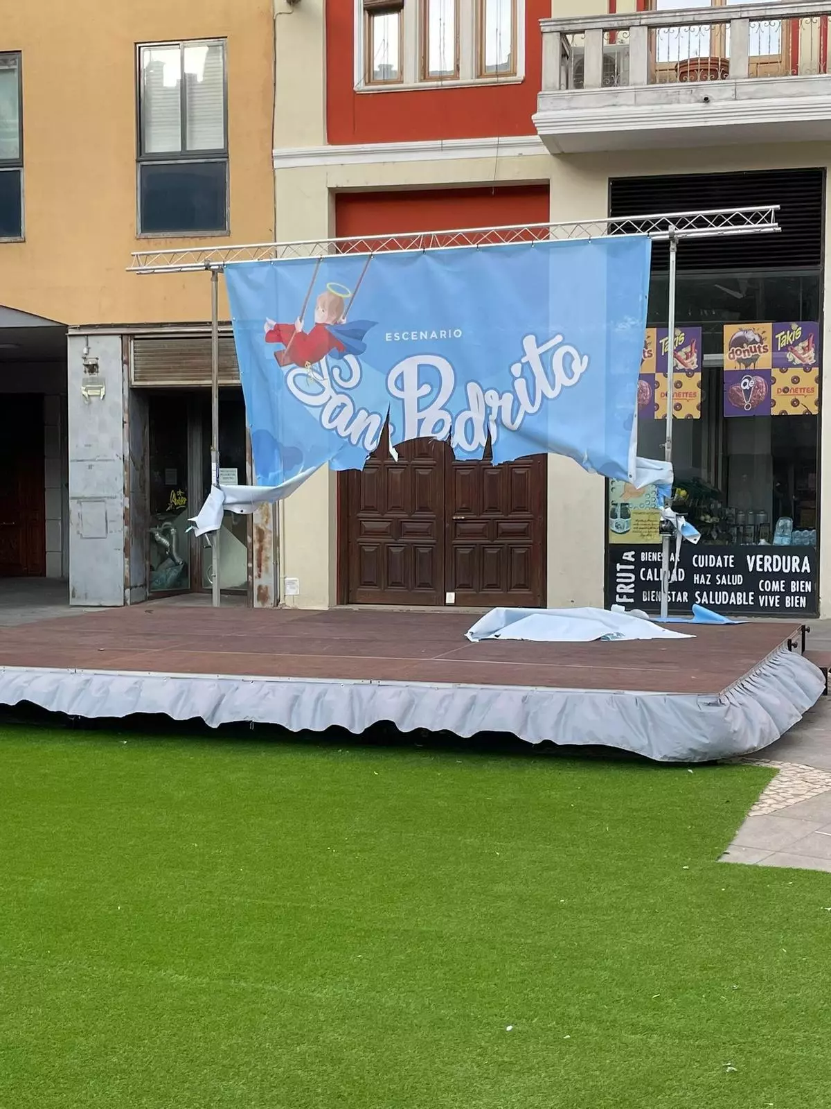 Vandalismo nocturno en Zamora: se "cargan" el escenario infantil para las Ferias de San Pedro