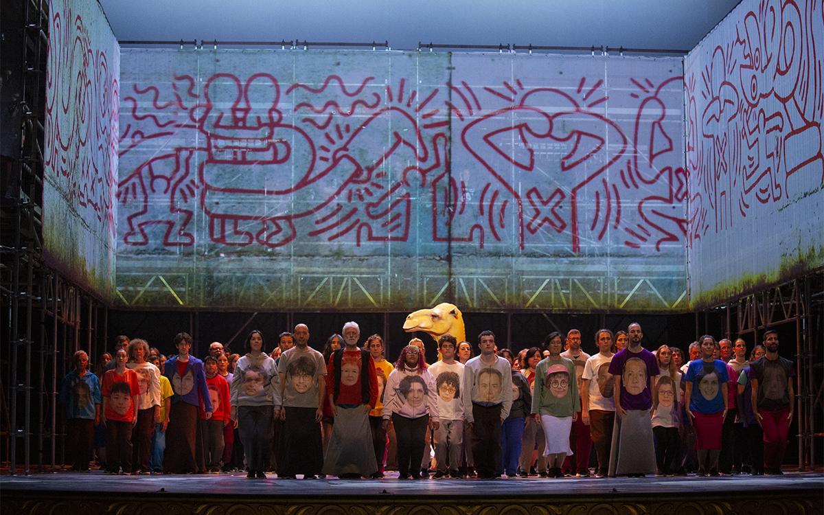 'La gata perduda',  la ópera comunitaria del Raval encandila el Liceu