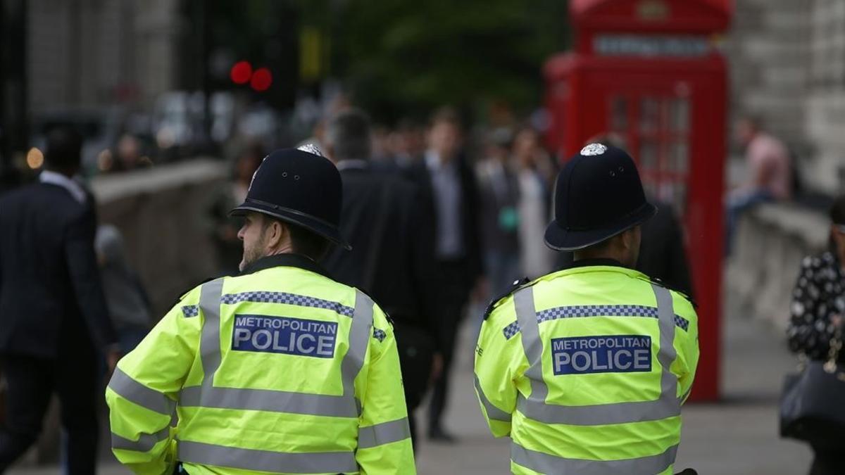 Dos agentes de Scotland Yard, en el centro de Londres.