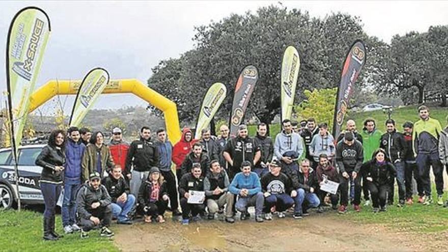 cincuenta personas se adelantan a la titán