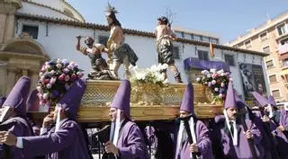 Casi 10 euros por una silla de Semana Santa en Murcia