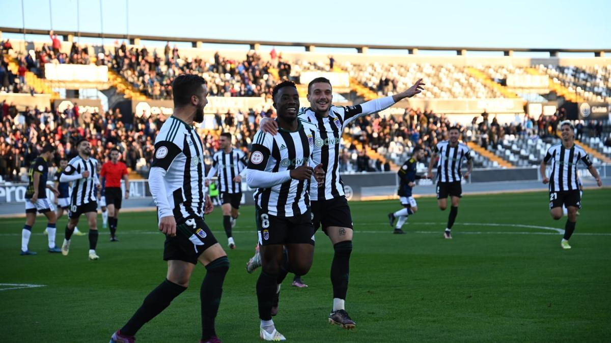 Buyla celebra un gol en el Nuevo Vivero