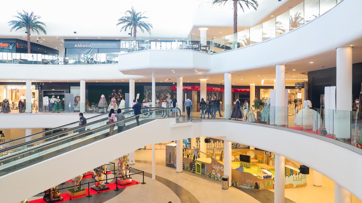 El Centro Comercial Saler demuestra su apoyo a las Fallas