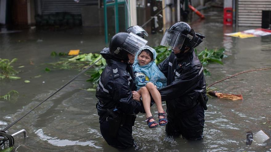 Hong Kong permanece en alerta máxima por el súper tifón Mangkhut