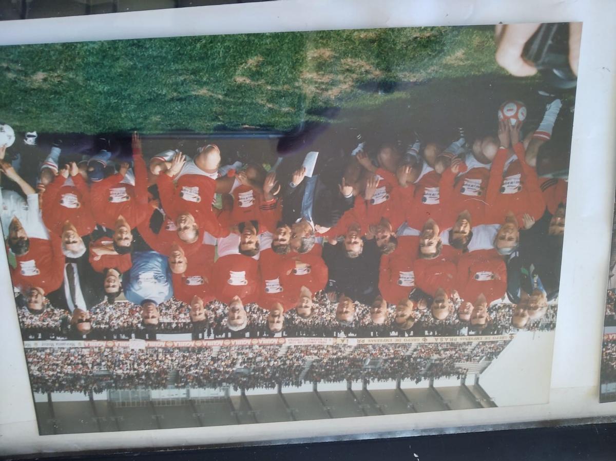 Equipo participante en el partido benéfico organizado a raíz de la muerte de las dos policías locales.