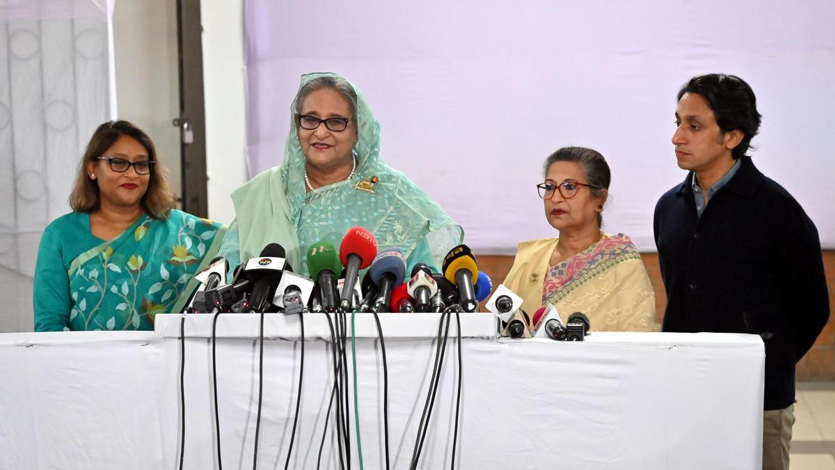 Sheikh Hasina, en una comparencia ante la prensa tras ganar las elecciones.